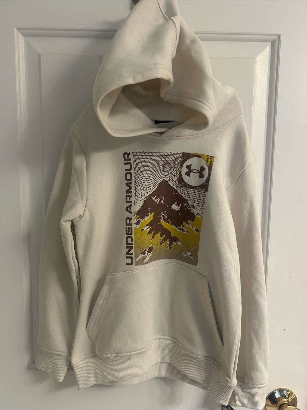 NWT-Boys Under Armour Cream Hoodie with Mountain Graphic